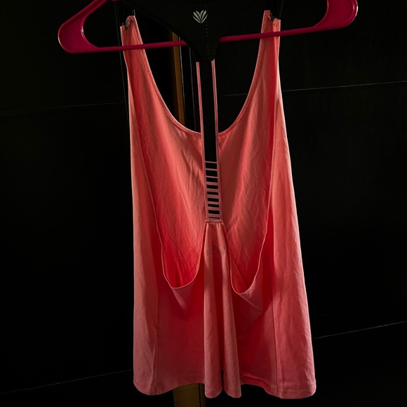 Racerback flowy active tank - Picture 2 of 3